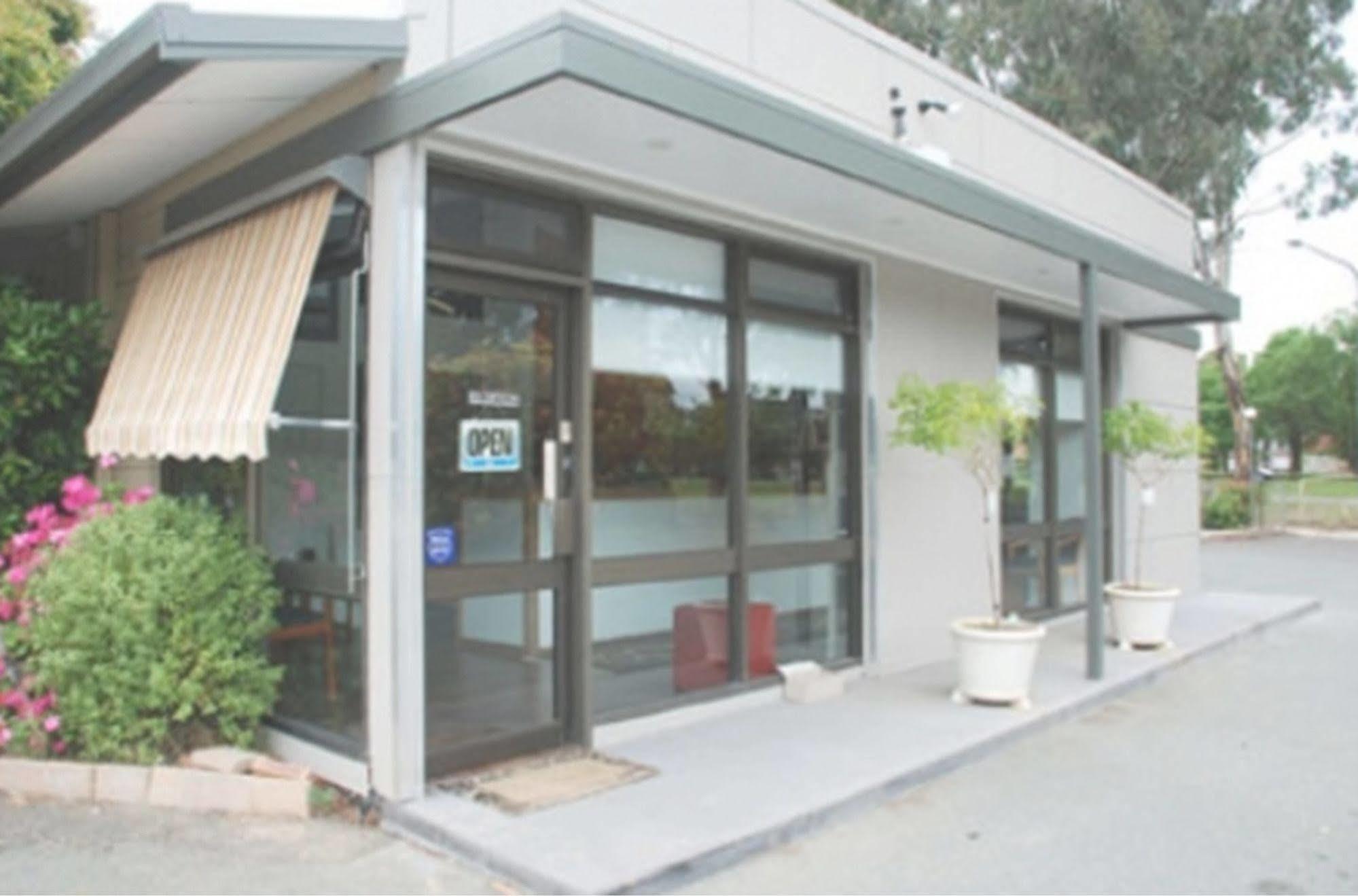 Red Cedars Motel Κανμπέρα Εξωτερικό φωτογραφία