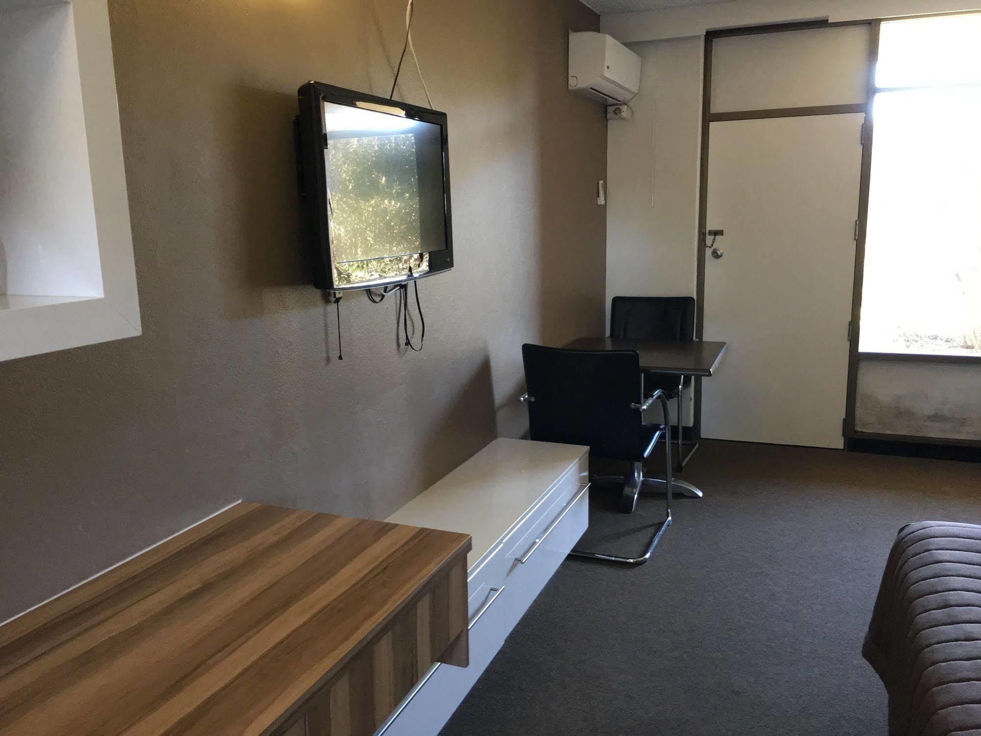 Red Cedars Motel Κανμπέρα Εξωτερικό φωτογραφία