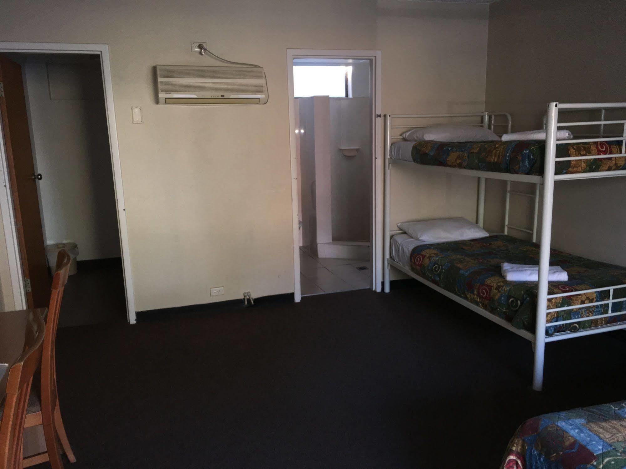 Red Cedars Motel Κανμπέρα Εξωτερικό φωτογραφία
